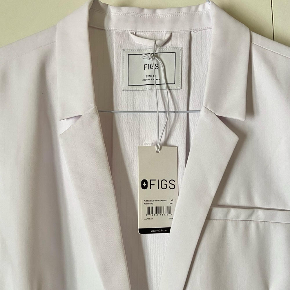 Figs Classic Bellevue Short White Lab Coat